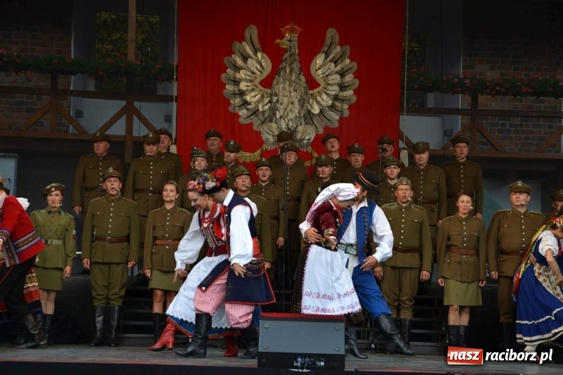 Zdjęcie w galerii na portalu naszraciborz.pl: Reprezentacyjny Zespół Artystyczny Wojska Polskiego wystąpił na Zamku Piastowskim wiadomości z regionu