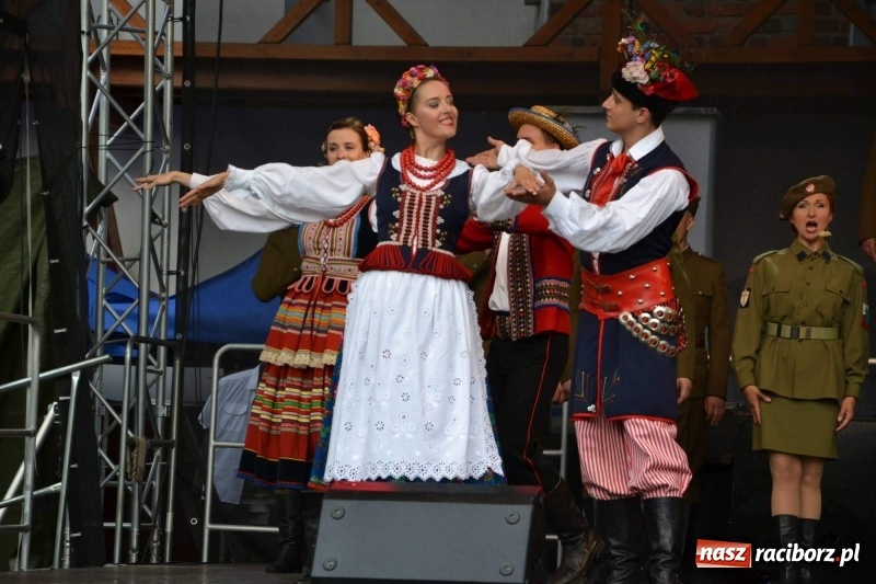 Zdjęcie w galerii na portalu naszraciborz.pl: Reprezentacyjny Zespół Artystyczny Wojska Polskiego wystąpił na Zamku Piastowskim wiadomości z regionu