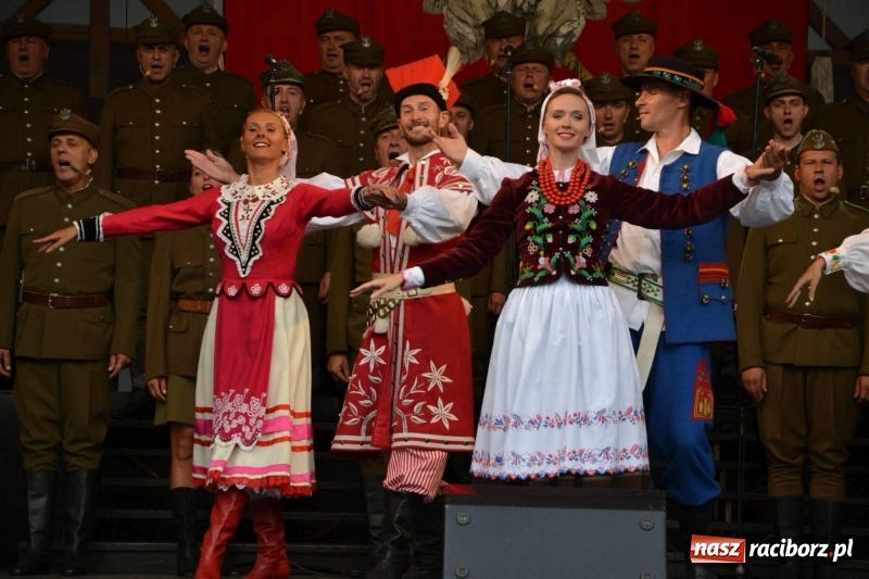 Zdjęcie w galerii na portalu naszraciborz.pl: Reprezentacyjny Zespół Artystyczny Wojska Polskiego wystąpił na Zamku Piastowskim wiadomości z regionu