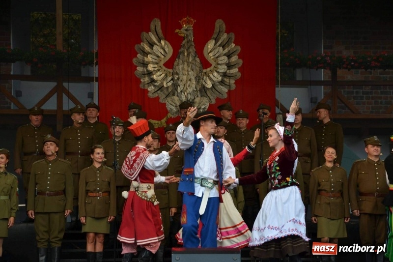 Zdjęcie w galerii na portalu naszraciborz.pl: Reprezentacyjny Zespół Artystyczny Wojska Polskiego wystąpił na Zamku Piastowskim wiadomości z regionu