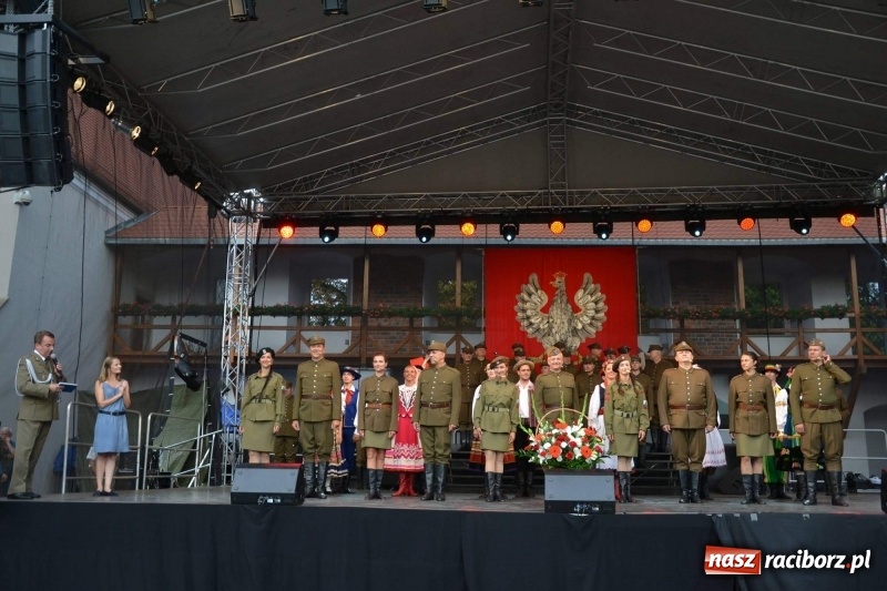 Zdjęcie w galerii na portalu naszraciborz.pl: Reprezentacyjny Zespół Artystyczny Wojska Polskiego wystąpił na Zamku Piastowskim wiadomości z regionu