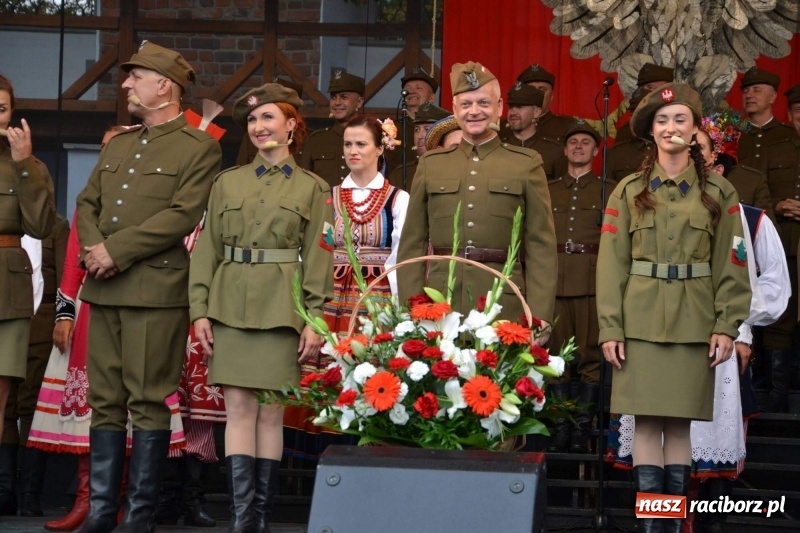 Zdjęcie w galerii na portalu naszraciborz.pl: Reprezentacyjny Zespół Artystyczny Wojska Polskiego wystąpił na Zamku Piastowskim wiadomości z regionu