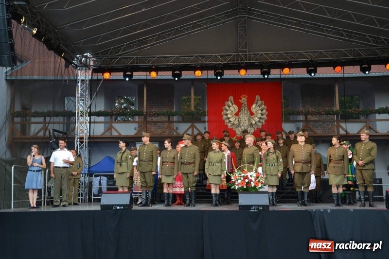 Zdjęcie w galerii na portalu naszraciborz.pl: Reprezentacyjny Zespół Artystyczny Wojska Polskiego wystąpił na Zamku Piastowskim wiadomości z regionu