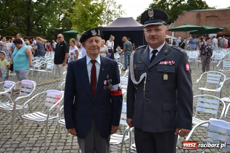 Zdjęcie w galerii na portalu naszraciborz.pl: Reprezentacyjny Zespół Artystyczny Wojska Polskiego wystąpił na Zamku Piastowskim wiadomości z regionu