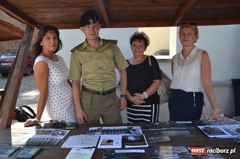 Zdjęcie w galerii na portalu naszraciborz.pl: Reprezentacyjny Zespół Artystyczny Wojska Polskiego wystąpił na Zamku Piastowskim wiadomości z regionu