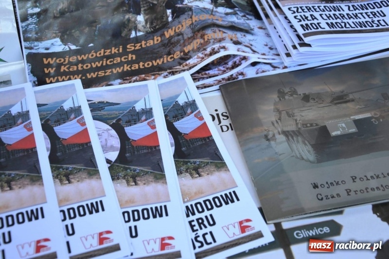 Zdjęcie w galerii na portalu naszraciborz.pl: Reprezentacyjny Zespół Artystyczny Wojska Polskiego wystąpił na Zamku Piastowskim wiadomości z regionu