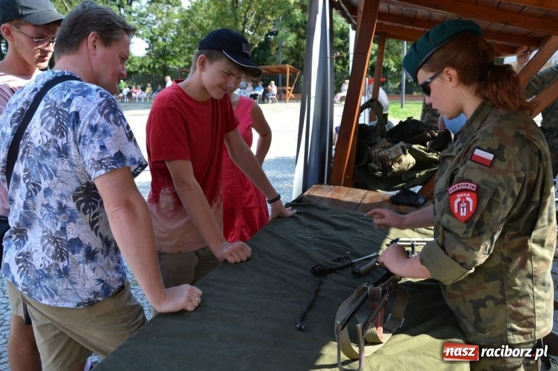 Zdjęcie w galerii na portalu naszraciborz.pl: Reprezentacyjny Zespół Artystyczny Wojska Polskiego wystąpił na Zamku Piastowskim wiadomości z regionu