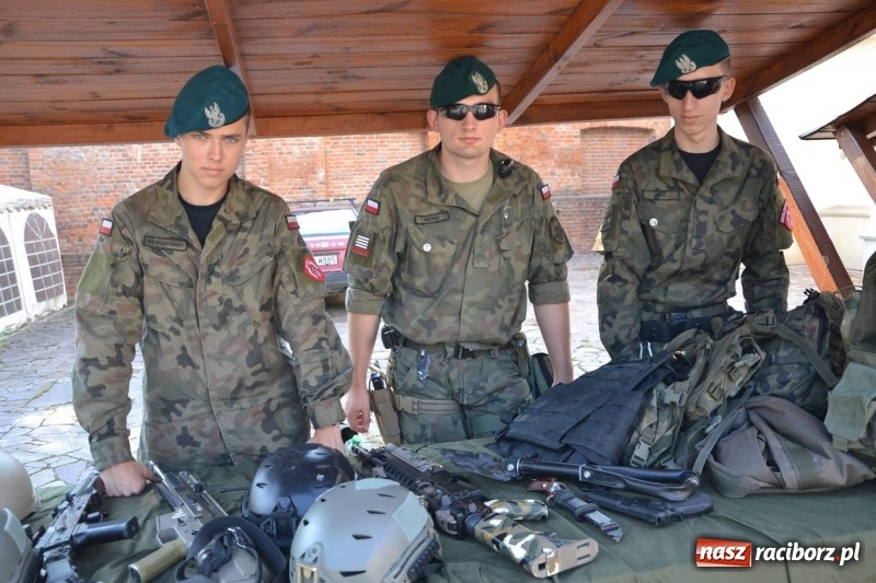 Zdjęcie w galerii na portalu naszraciborz.pl: Reprezentacyjny Zespół Artystyczny Wojska Polskiego wystąpił na Zamku Piastowskim wiadomości z regionu