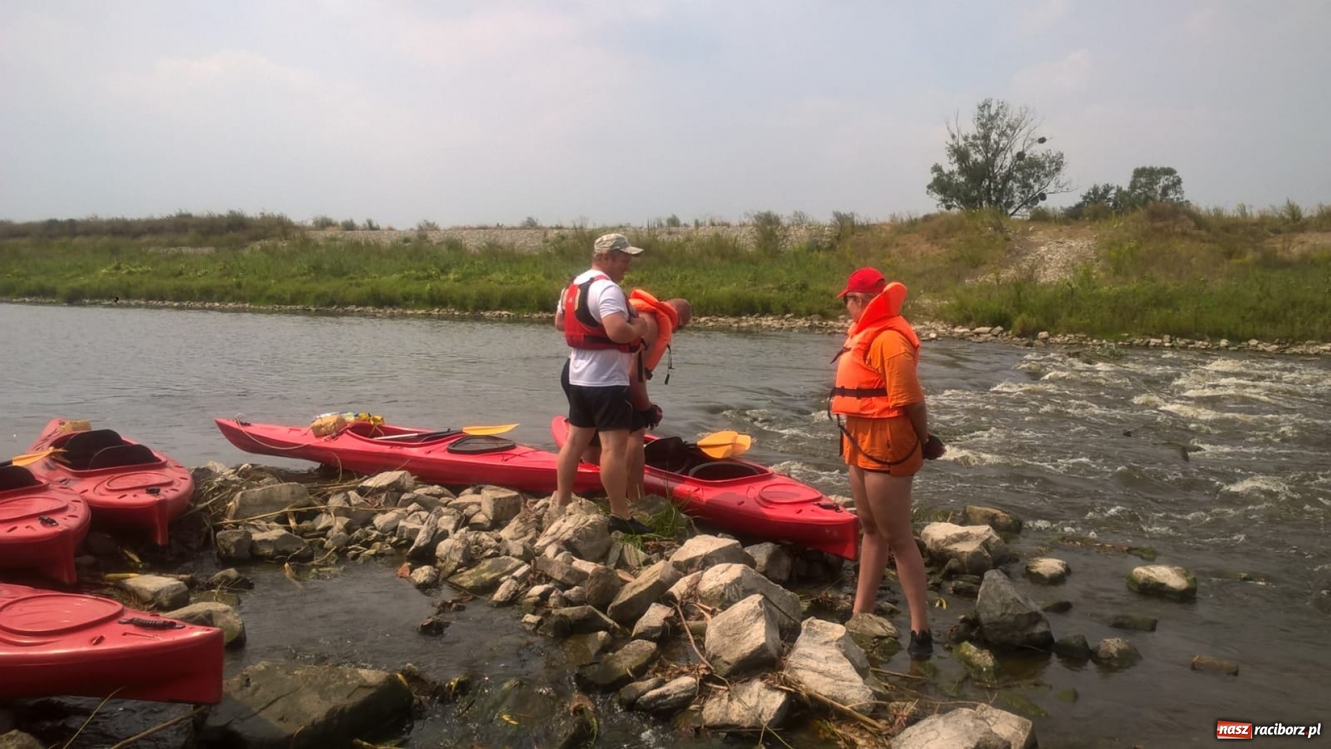 Zdjęcie w galerii na portalu naszraciborz.pl: Wakacje dla odkrywców. Odra na wysokości Płoni  wiadomości z regionu