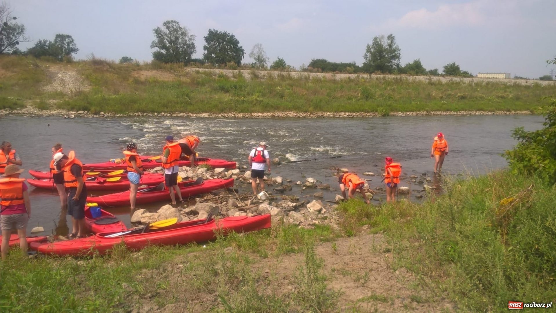 Zdjęcie w galerii na portalu naszraciborz.pl: Wakacje dla odkrywców. Odra na wysokości Płoni  wiadomości z regionu