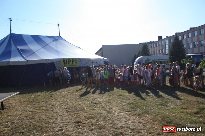Zdjęcie w galerii na portalu naszraciborz.pl: Pippi ściągnęła tłumy do namiotu cyrkowego w Krzanowicach wiadomości z regionu