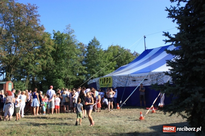 Zdjęcie w galerii na portalu naszraciborz.pl: Pippi ściągnęła tłumy do namiotu cyrkowego w Krzanowicach wiadomości z regionu