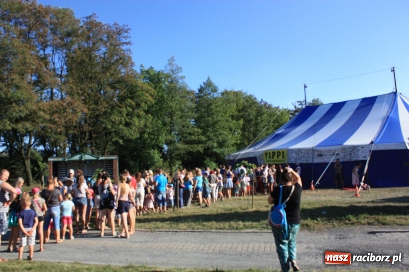 Zdjęcie w galerii na portalu naszraciborz.pl: Pippi ściągnęła tłumy do namiotu cyrkowego w Krzanowicach wiadomości z regionu