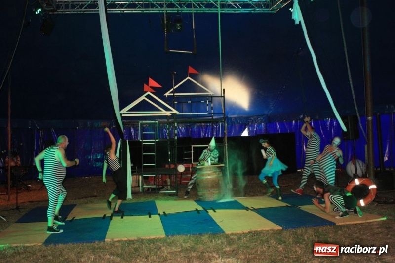 Zdjęcie w galerii na portalu naszraciborz.pl: Pippi ściągnęła tłumy do namiotu cyrkowego w Krzanowicach wiadomości z regionu