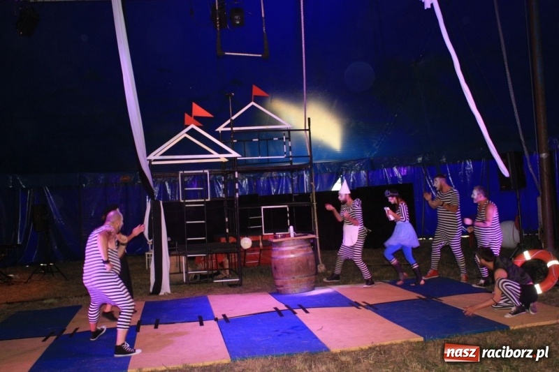 Zdjęcie w galerii na portalu naszraciborz.pl: Pippi ściągnęła tłumy do namiotu cyrkowego w Krzanowicach wiadomości z regionu