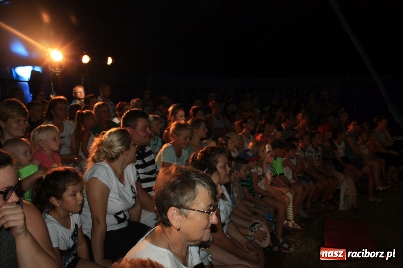 Zdjęcie w galerii na portalu naszraciborz.pl: Pippi ściągnęła tłumy do namiotu cyrkowego w Krzanowicach wiadomości z regionu
