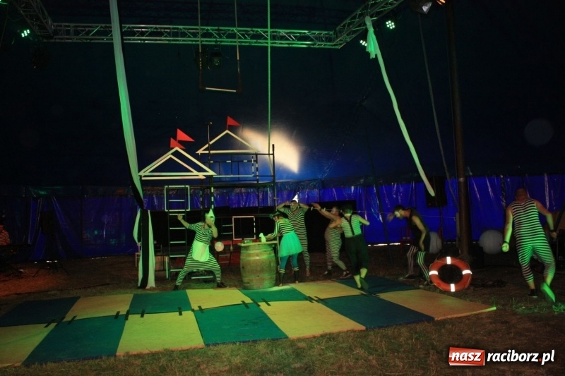 Zdjęcie w galerii na portalu naszraciborz.pl: Pippi ściągnęła tłumy do namiotu cyrkowego w Krzanowicach wiadomości z regionu