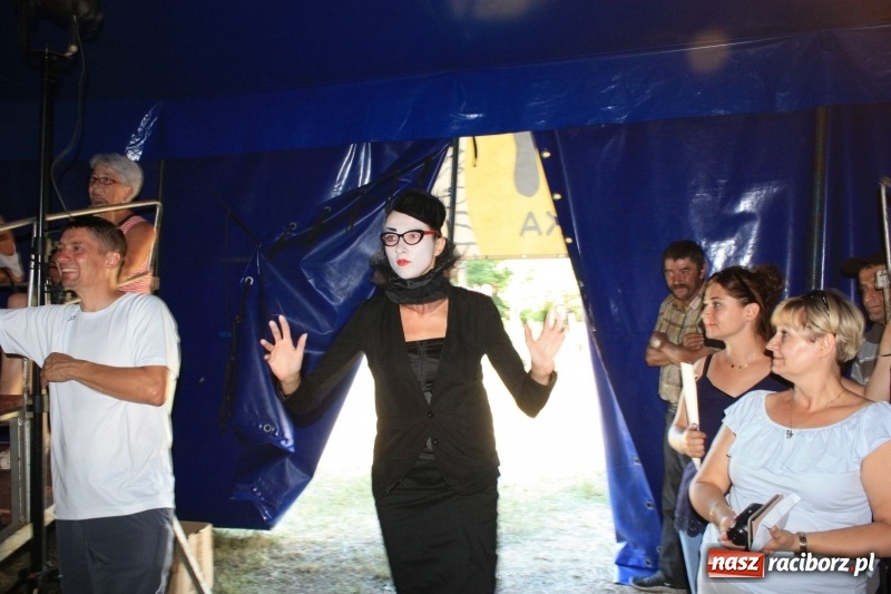 Zdjęcie w galerii na portalu naszraciborz.pl: Pippi ściągnęła tłumy do namiotu cyrkowego w Krzanowicach wiadomości z regionu