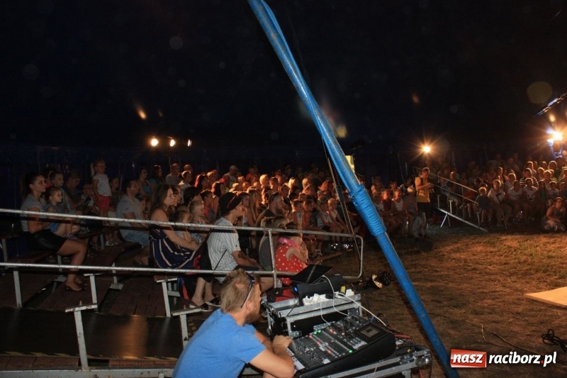 Zdjęcie w galerii na portalu naszraciborz.pl: Pippi ściągnęła tłumy do namiotu cyrkowego w Krzanowicach wiadomości z regionu