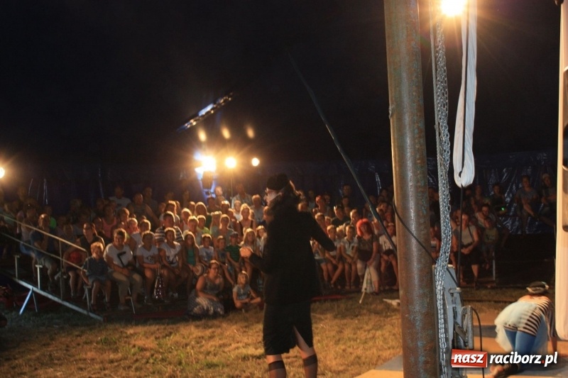 Zdjęcie w galerii na portalu naszraciborz.pl: Pippi ściągnęła tłumy do namiotu cyrkowego w Krzanowicach wiadomości z regionu