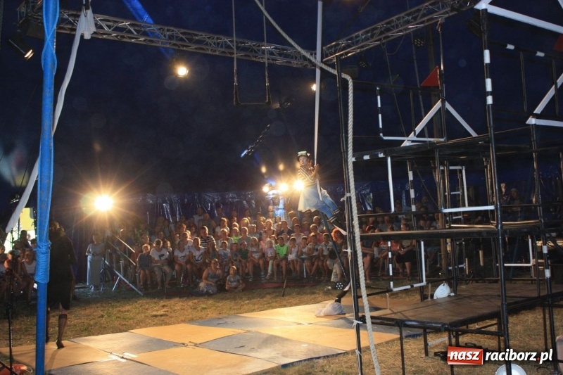 Zdjęcie w galerii na portalu naszraciborz.pl: Pippi ściągnęła tłumy do namiotu cyrkowego w Krzanowicach wiadomości z regionu