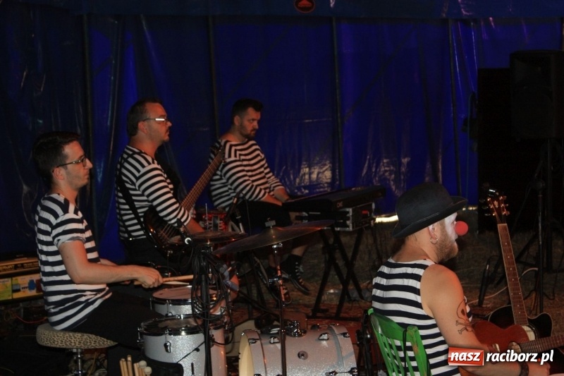 Zdjęcie w galerii na portalu naszraciborz.pl: Pippi ściągnęła tłumy do namiotu cyrkowego w Krzanowicach wiadomości z regionu