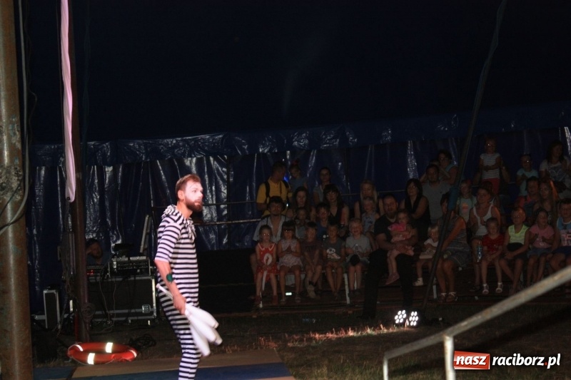 Zdjęcie w galerii na portalu naszraciborz.pl: Pippi ściągnęła tłumy do namiotu cyrkowego w Krzanowicach wiadomości z regionu