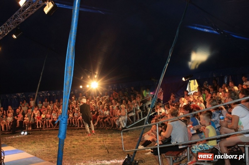 Zdjęcie w galerii na portalu naszraciborz.pl: Pippi ściągnęła tłumy do namiotu cyrkowego w Krzanowicach wiadomości z regionu