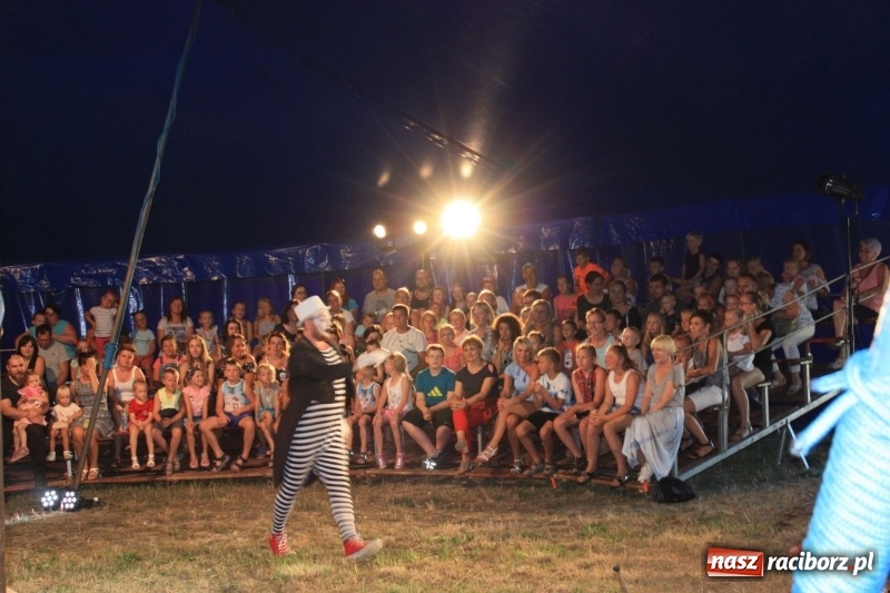 Zdjęcie w galerii na portalu naszraciborz.pl: Pippi ściągnęła tłumy do namiotu cyrkowego w Krzanowicach wiadomości z regionu