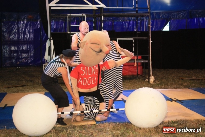 Zdjęcie w galerii na portalu naszraciborz.pl: Pippi ściągnęła tłumy do namiotu cyrkowego w Krzanowicach wiadomości z regionu