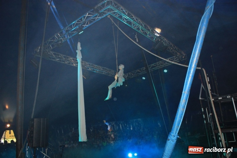 Zdjęcie w galerii na portalu naszraciborz.pl: Pippi ściągnęła tłumy do namiotu cyrkowego w Krzanowicach wiadomości z regionu