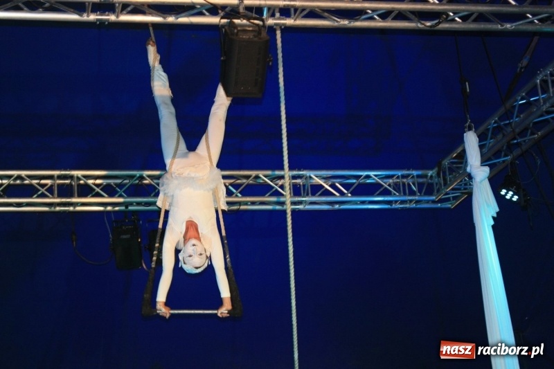 Zdjęcie w galerii na portalu naszraciborz.pl: Pippi ściągnęła tłumy do namiotu cyrkowego w Krzanowicach wiadomości z regionu