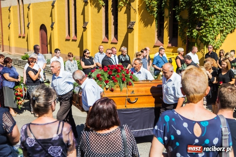 Zdjęcie w galerii na portalu naszraciborz.pl: Na cmentarzu Jeruzalem pożegnano śp. Alfreda Chrobaka, seniora raciborskich piekarzy wiadomości z regionu