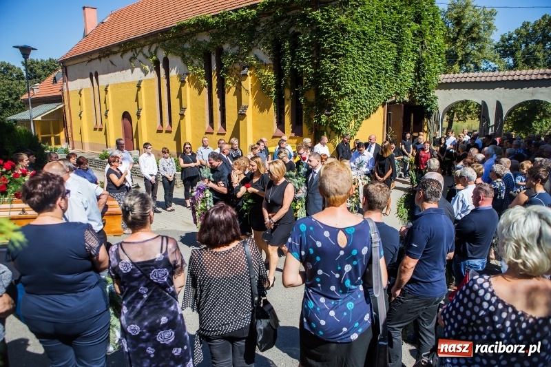 Zdjęcie w galerii na portalu naszraciborz.pl: Na cmentarzu Jeruzalem pożegnano śp. Alfreda Chrobaka, seniora raciborskich piekarzy wiadomości z regionu