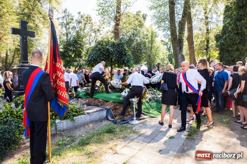 Zdjęcie w galerii na portalu naszraciborz.pl: Na cmentarzu Jeruzalem pożegnano śp. Alfreda Chrobaka, seniora raciborskich piekarzy wiadomości z regionu