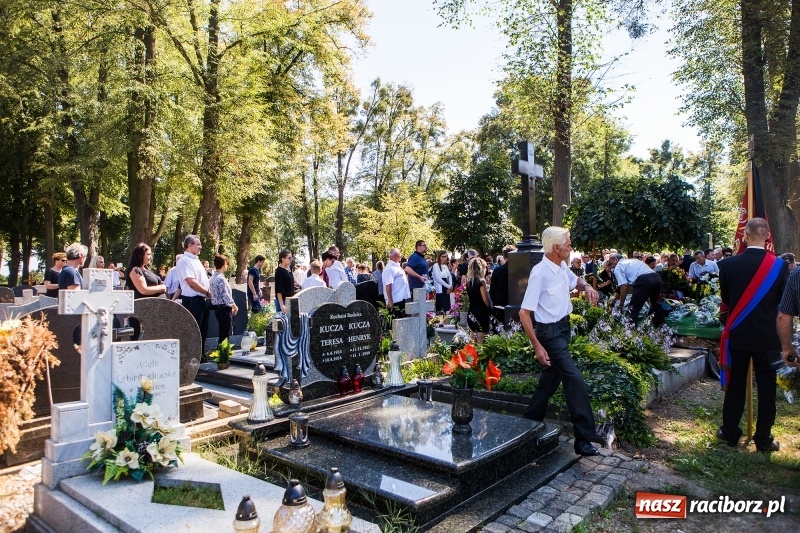 Zdjęcie w galerii na portalu naszraciborz.pl: Na cmentarzu Jeruzalem pożegnano śp. Alfreda Chrobaka, seniora raciborskich piekarzy wiadomości z regionu