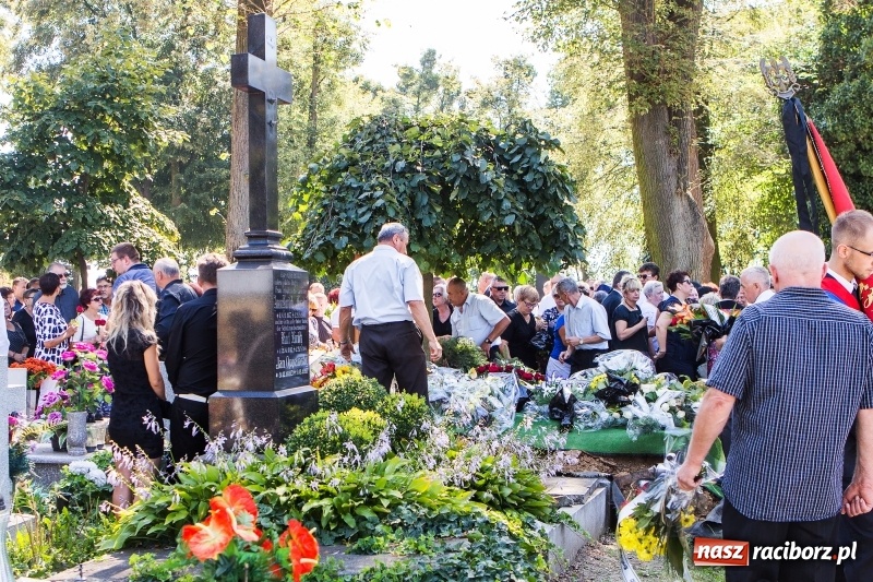 Zdjęcie w galerii na portalu naszraciborz.pl: Na cmentarzu Jeruzalem pożegnano śp. Alfreda Chrobaka, seniora raciborskich piekarzy wiadomości z regionu