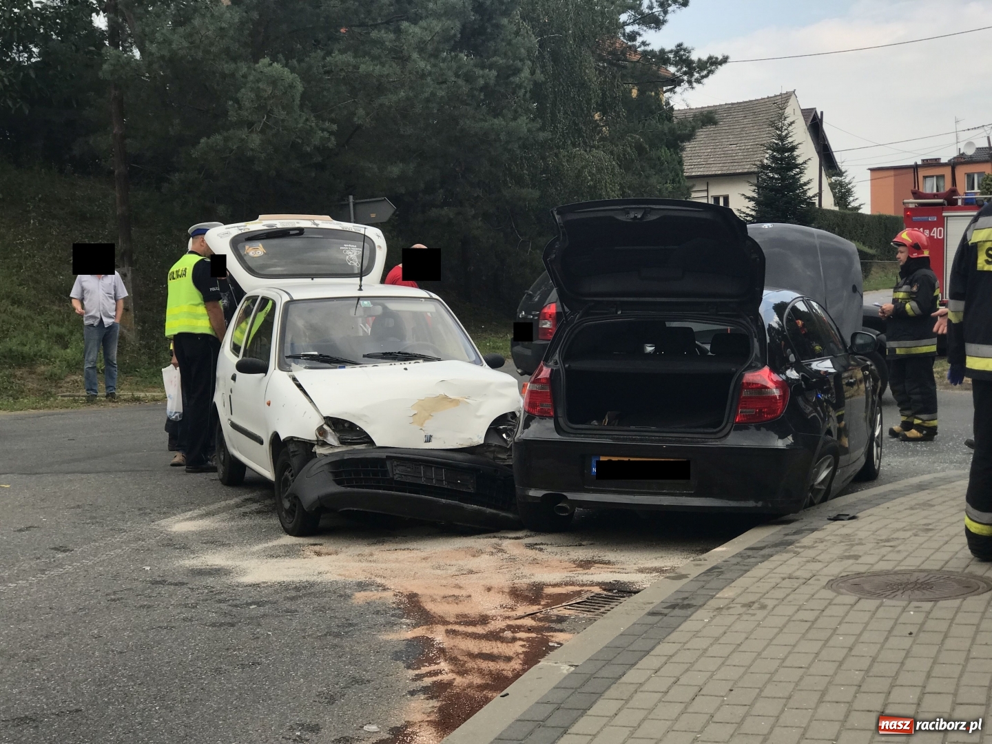Zdjęcie w galerii na portalu naszraciborz.pl: Kolejne zderzenie w Pawłowie. Ludzie mówią, że będą kolejne!  wiadomości z regionu