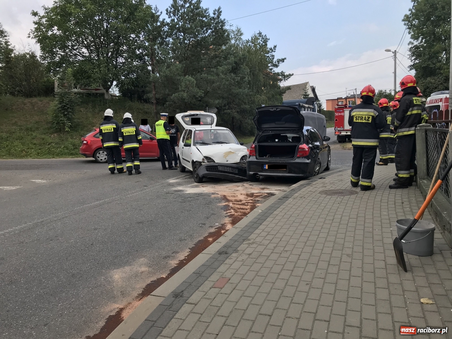Zdjęcie w galerii na portalu naszraciborz.pl: Kolejne zderzenie w Pawłowie. Ludzie mówią, że będą kolejne!  wiadomości z regionu