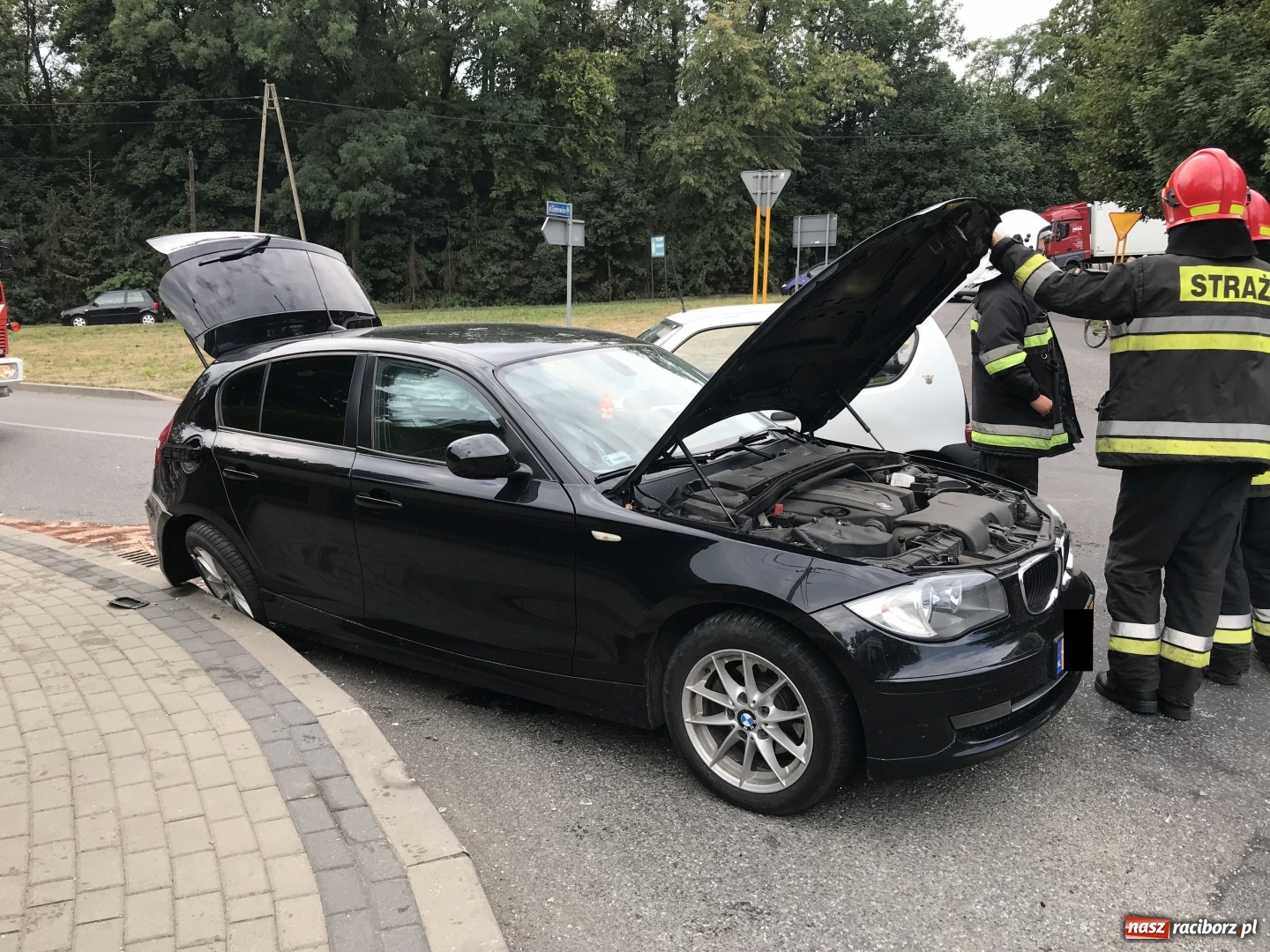 Zdjęcie w galerii na portalu naszraciborz.pl: Kolejne zderzenie w Pawłowie. Ludzie mówią, że będą kolejne!  wiadomości z regionu