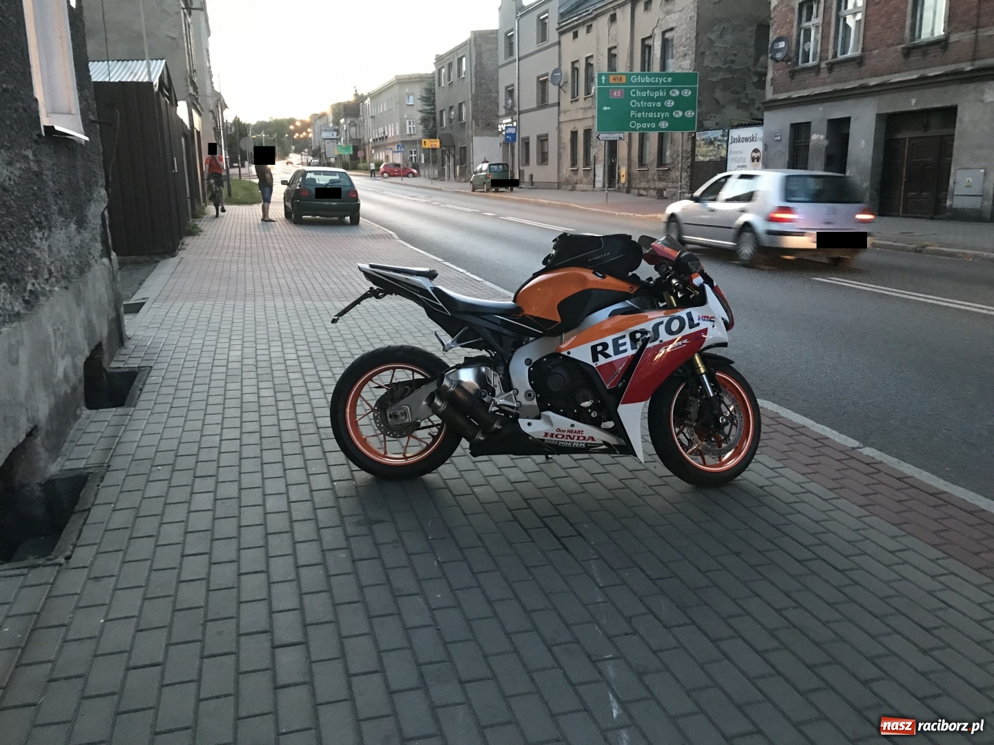 Zdjęcie w galerii na portalu naszraciborz.pl: Pijany w sztok wszedł pod motor na Głubczyckiej  wiadomości z regionu