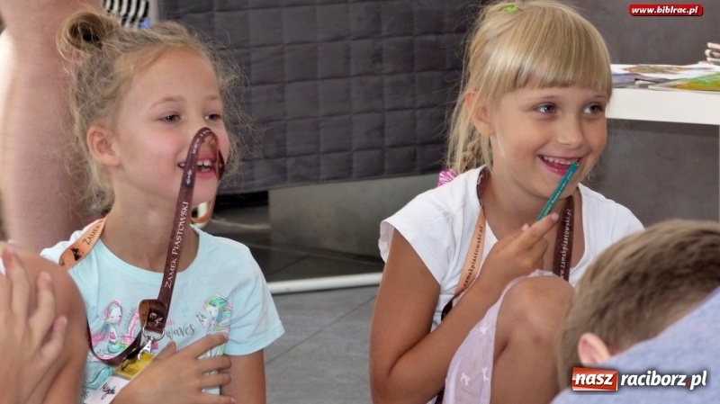 Zdjęcie w galerii na portalu naszraciborz.pl: Afrobajanie w raciborskiej bibliotece wiadomości z regionu