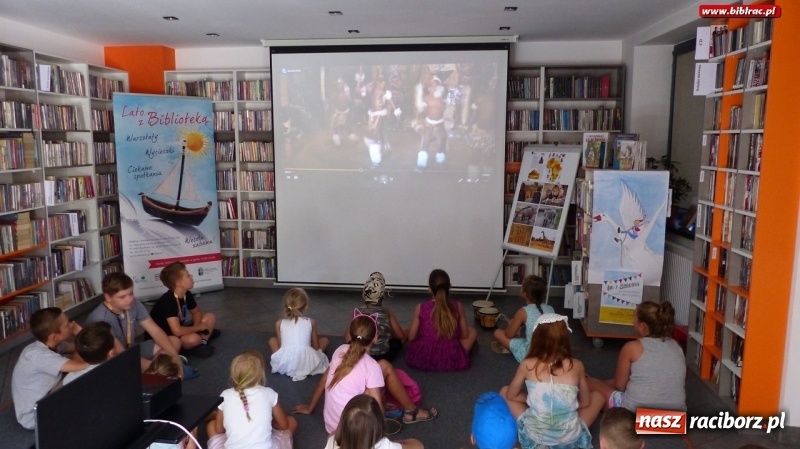 Zdjęcie w galerii na portalu naszraciborz.pl: Afrobajanie w raciborskiej bibliotece wiadomości z regionu