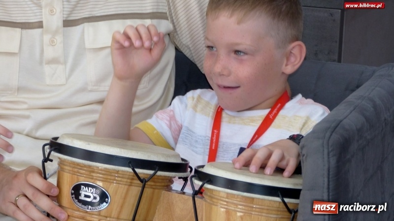 Zdjęcie w galerii na portalu naszraciborz.pl: Afrobajanie w raciborskiej bibliotece wiadomości z regionu