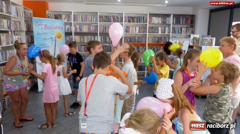 Zdjęcie w galerii na portalu naszraciborz.pl: Afrobajanie w raciborskiej bibliotece wiadomości z regionu