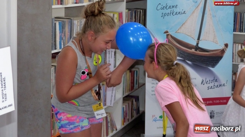 Zdjęcie w galerii na portalu naszraciborz.pl: Afrobajanie w raciborskiej bibliotece wiadomości z regionu