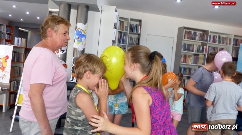 Zdjęcie w galerii na portalu naszraciborz.pl: Afrobajanie w raciborskiej bibliotece wiadomości z regionu