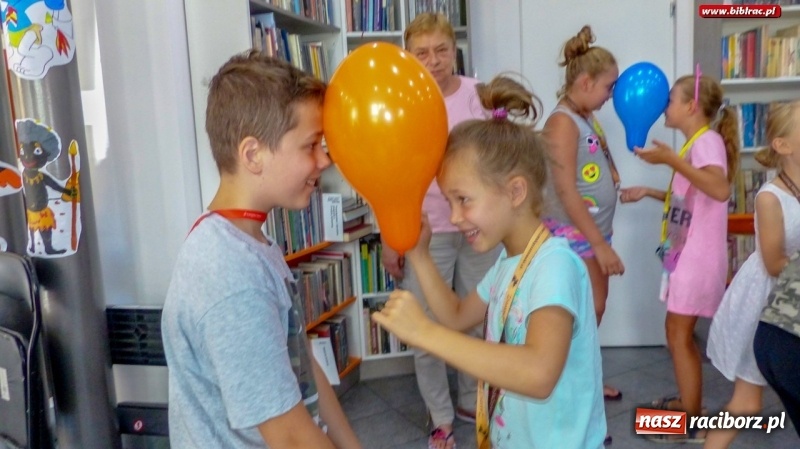 Zdjęcie w galerii na portalu naszraciborz.pl: Afrobajanie w raciborskiej bibliotece wiadomości z regionu