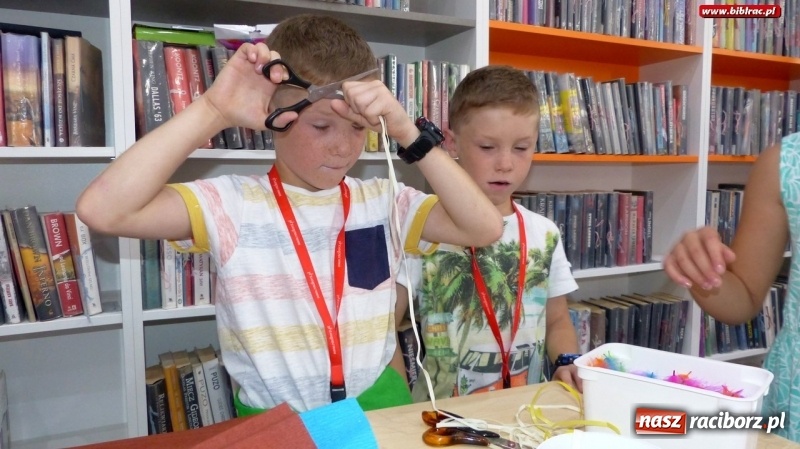 Zdjęcie w galerii na portalu naszraciborz.pl: Afrobajanie w raciborskiej bibliotece wiadomości z regionu