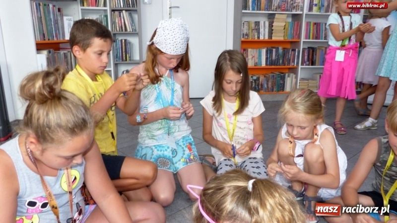 Zdjęcie w galerii na portalu naszraciborz.pl: Afrobajanie w raciborskiej bibliotece wiadomości z regionu